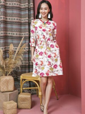 Váy đầm cổ tròn rút eo Beige Floral 8