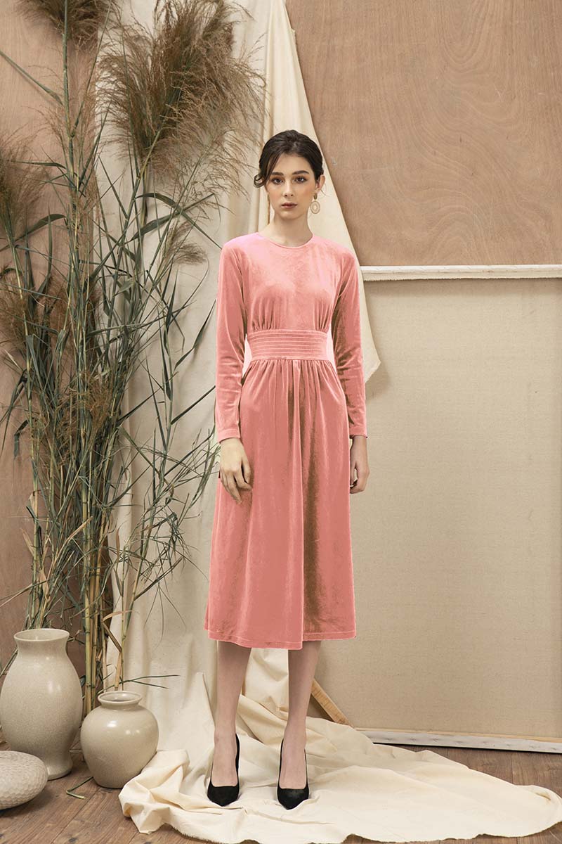 Những chiếc đầm chất liệu nhung cổ điển, sang trọng