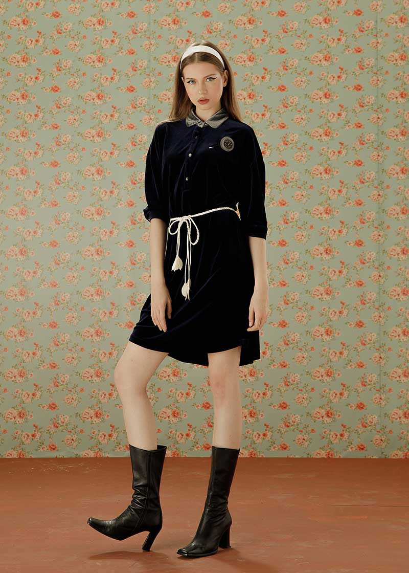 Cô gái của nhà Zofal trong chiếc váy nhung black navy sang chảnh