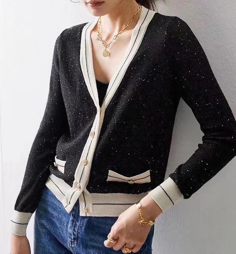 Phối cardigan cùng quần jeans