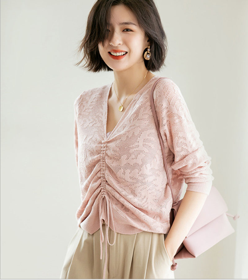 Phối áo len mỏng với quần âu/ culottes