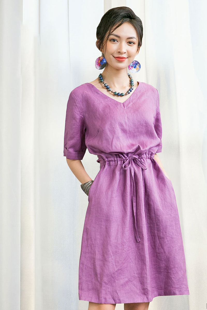 Đầm suông chiết eo tông tím lavender hot trend năm nay