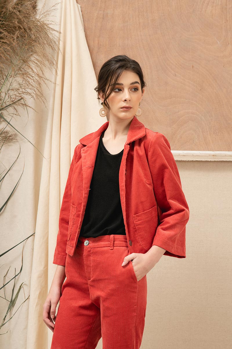 Bộ suit gam màu đỏ đốn lòng các cô nàng đặc biệt trong dịp Tết Nguyên Đán