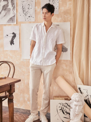 Áo sơ mi nam tay cộc vạt bằng xẻ sườn White 1