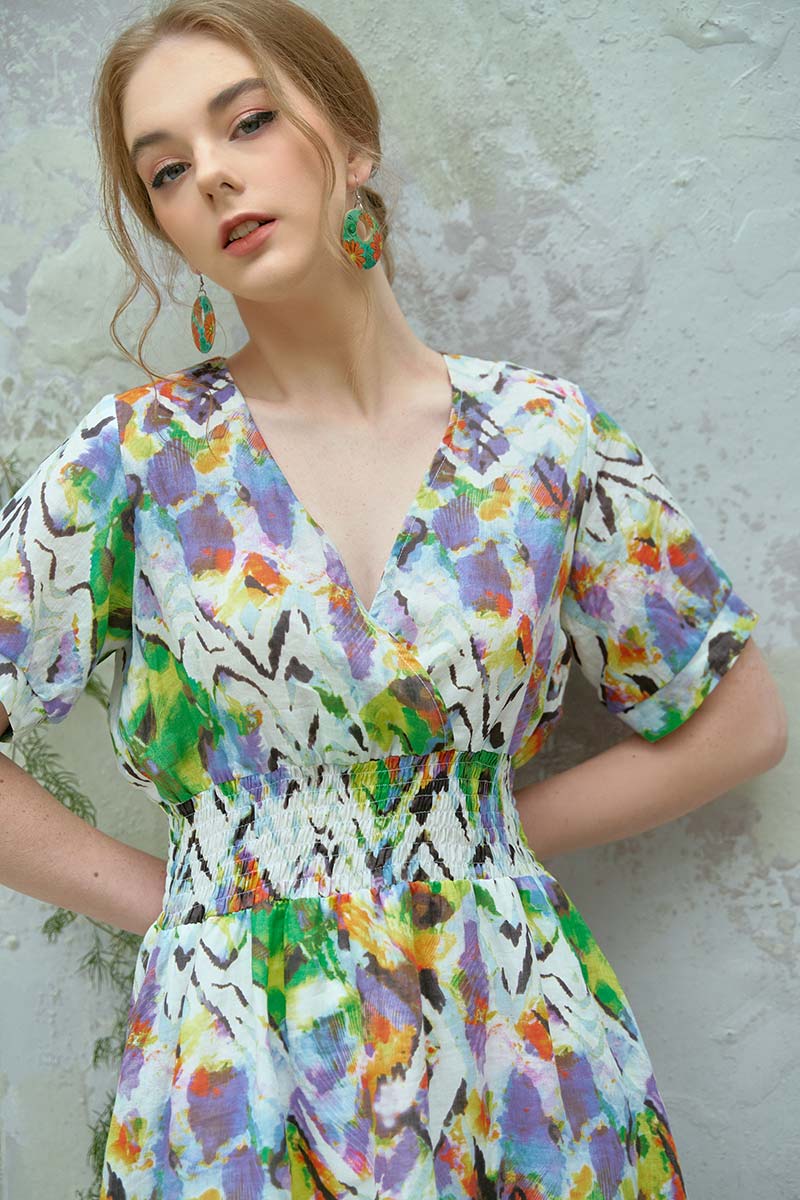 Thiết kế bông tai "ton sur ton" với váy đầm