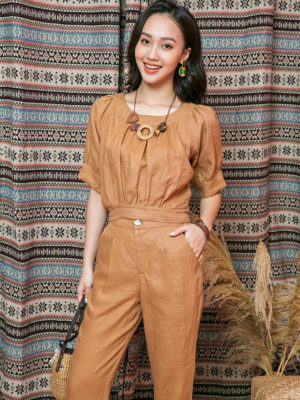 Bộ áo croptop và quần ống côn Beige