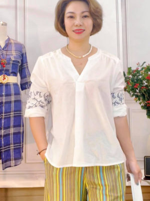 Áo cổ V ly súp thêu tay áo White
