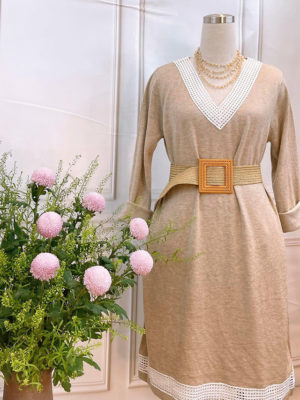 Váy đầm len cổ tim phối ren Beige
