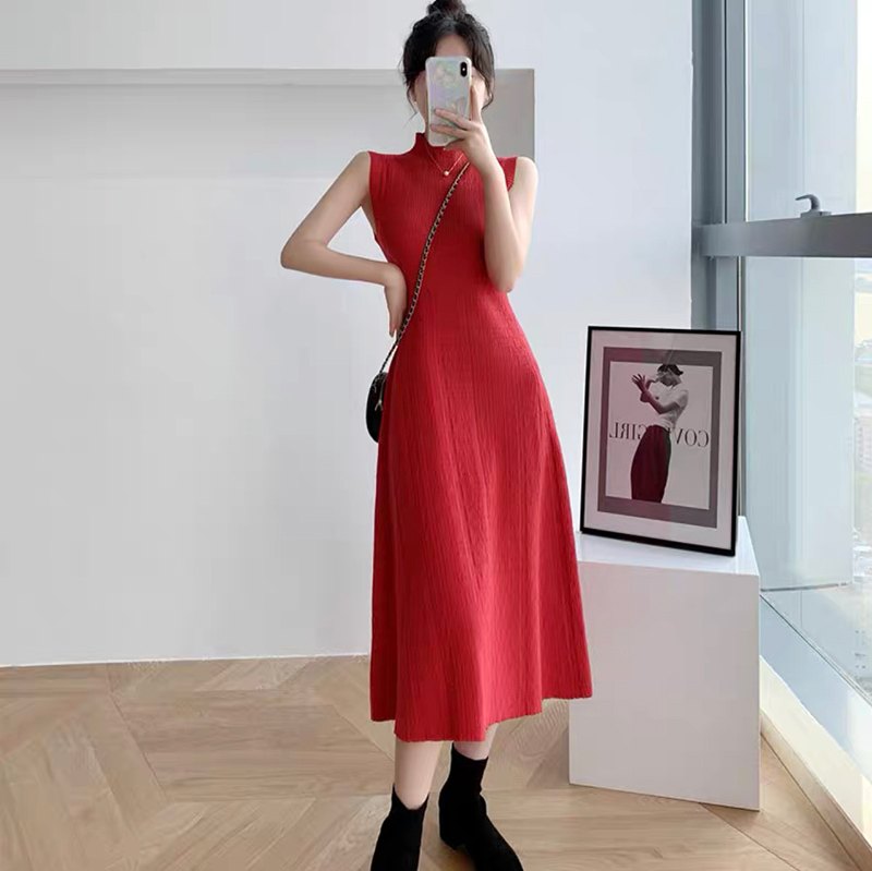 trang phục váy len với gam màu sáng