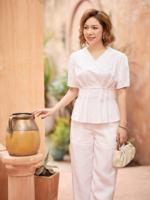 Áo sơ mi cổ tim chiết ly eo White 2