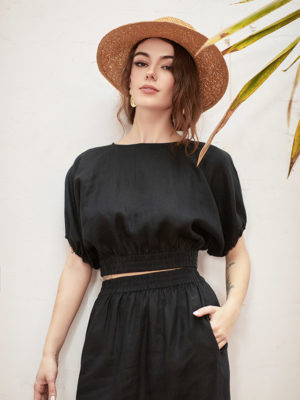Áo croptop cánh dơi chun gấu Black 2