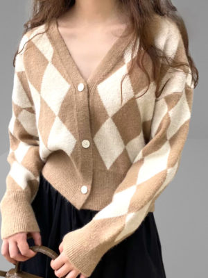 Áo khoác len phối màu hình thoi Beige