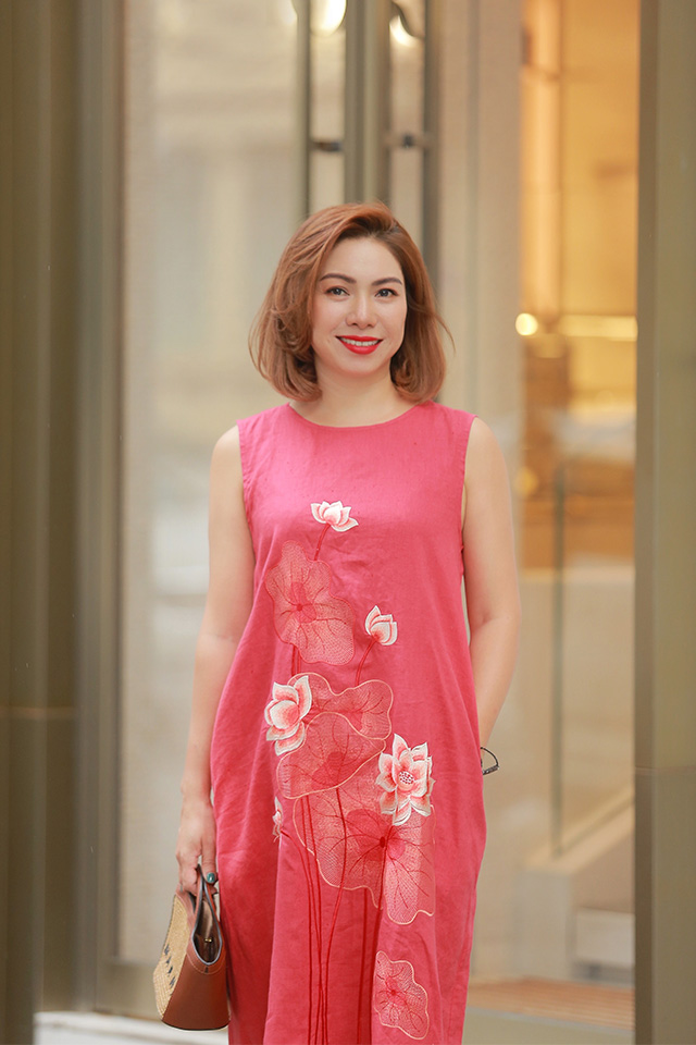 Yêu từ cái nhìn đầu tiên với những mẫu váy thêu hoa đẹp nổi bật chốn công  sở | Diễn đàn kiếm tiền online, kiếm tiền trên mạng lớn nhất Việt Nam