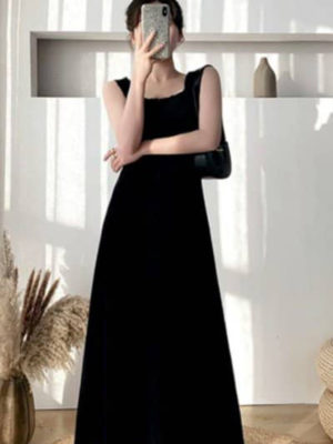 Váy đầm len 2 dây cổ vuông Black