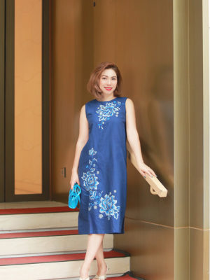 Váy đầm suông xẻ gấu thêu hoa Navy 1