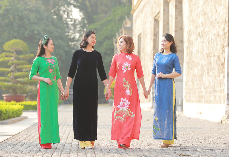 tông màu thời trang Tết 2023