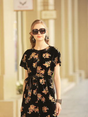 Váy đầm nhung hoa tay liền xẻ trước Black Floral 2