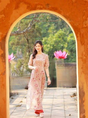 Bo ao dai nhung hoa Beige Floral 3