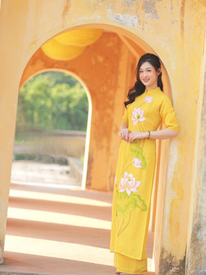 Bo ao dai lua theu sen Yellow