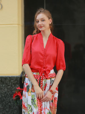 Áo croptop mở cúc buộc tà Red 2
