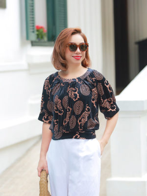 Áo nhung hoa cổ dập chun gấu Black Floral 1