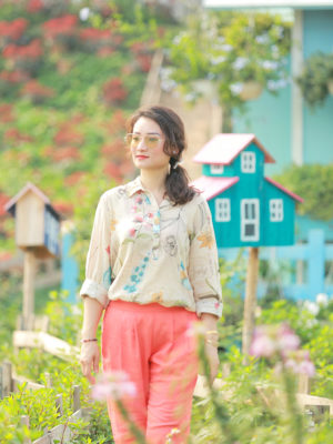 Áo sơ mi hoa cổ đức bổ trụ Beige Floral 1
