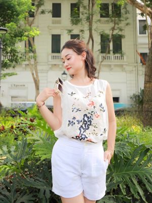 Áo gile vạt bầu thêu hoa ngực áo White 2