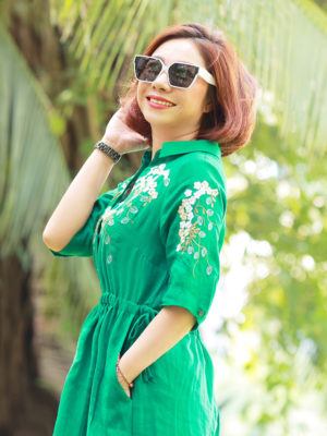 Váy đầm sơ mi cổ Y thêu ngực và tay áo, rút dây eo Green