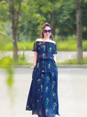 Set áo bẹt vai chun eo, chân váy cạp chun Black Floral