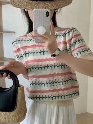 Áo len cổ tròn họa tiết kẻ ngang Stripe