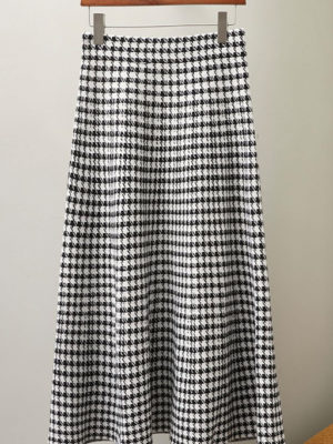 Chân váy len dáng A kẻ Black/White