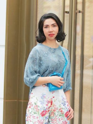 Ao len theu hoa tay phong Blue